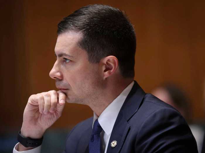 Transportation secretary pete buttigieg to airlines this years travel disruptions unacceptable