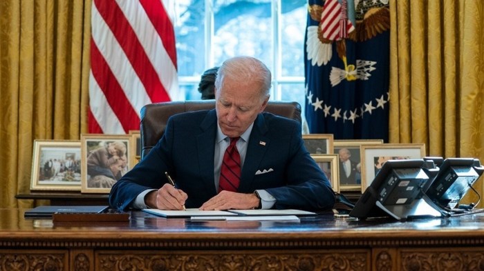 Biden administration awards intel up to 3 billion under the chips act