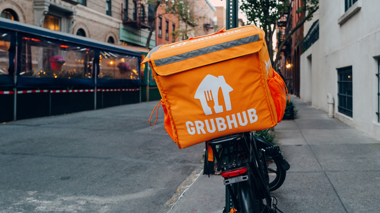 24 year old woman held hostage in the bronx uses grubhub food delivery to alert police