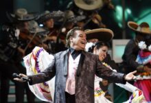 Juan gabriels iconic concert mis 40 en bellas artes to be screened at mexico citys zocalo