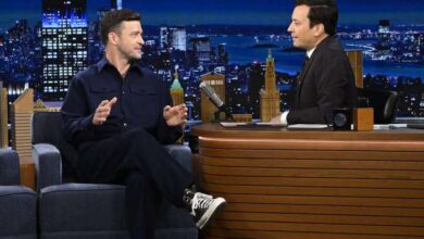 Justin timberlake avoids talk of dwi plea hypes new tour dates christmas song on tonight show