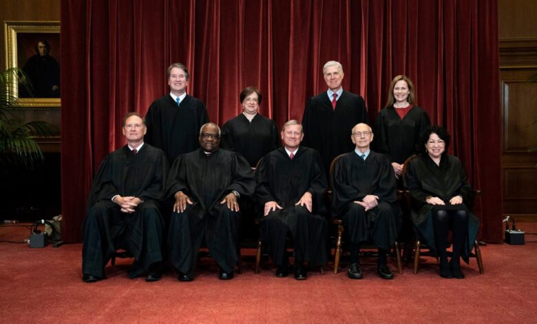 Once close allies roberts and alito have taken divergent paths