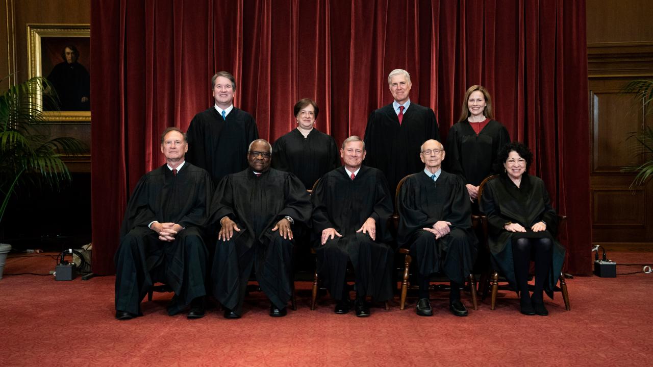 Once close allies roberts and alito have taken divergent paths