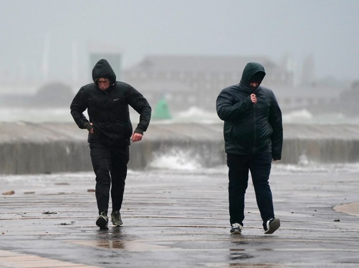 Thunderstorm warnings issued for uk heres where they will hit