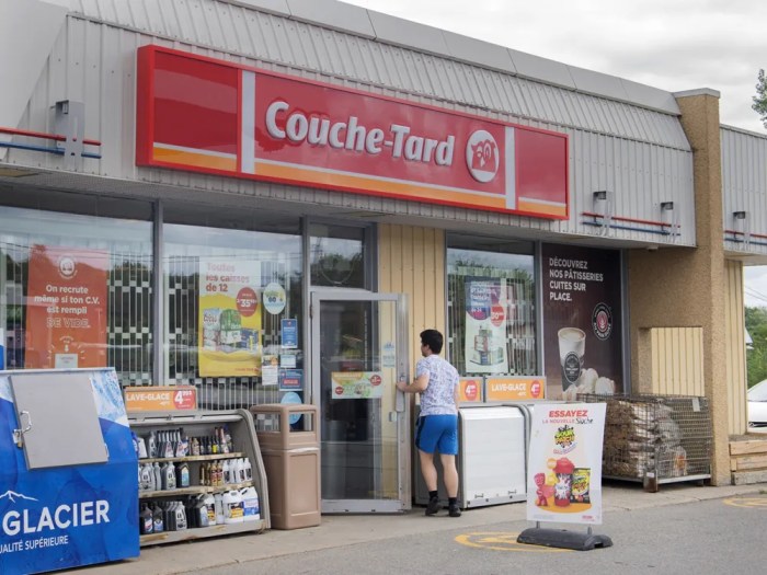 Carrefour couche tard rosny pdg concurrent takeover grocers consolidate son supermarket partage désactivé canadees overnemen alexandre jeunes bompard promet viseur