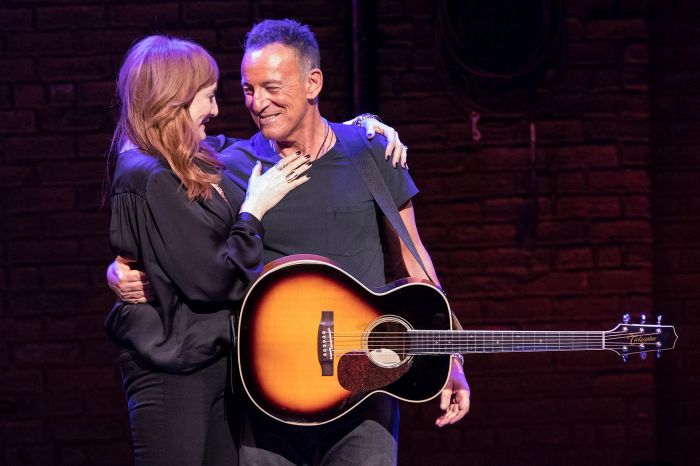 Bruce springsteens wife patti scialfa performs after cancer reveal