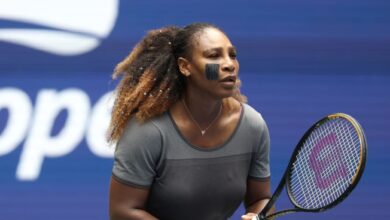 Serena williams beats danka kovinic in opening match of us open