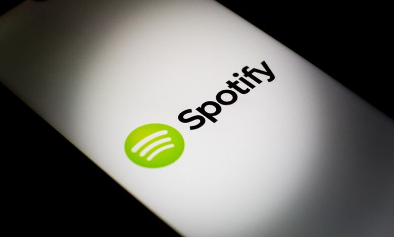 Universal music group in advanced talks with spotify for superfan tier