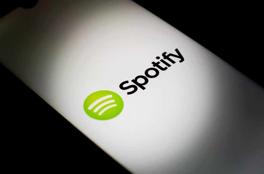 Universal music group in advanced talks with spotify for superfan tier