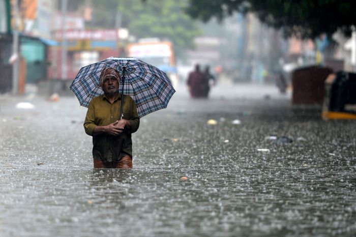 Map shows parts of uk set for a drenching with amber rain warning for rain