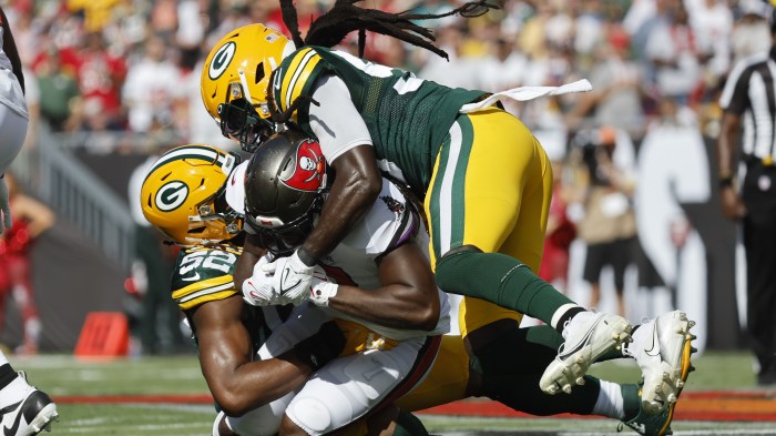 Packers center pukes on football before snap to qb malik willis