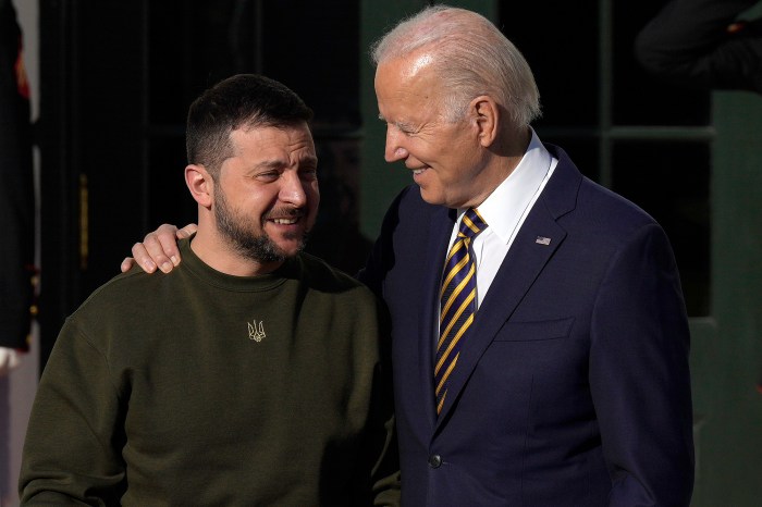 Zelensky to meet biden harris as ukraine pushes us to loosen restrictions on long range weapons