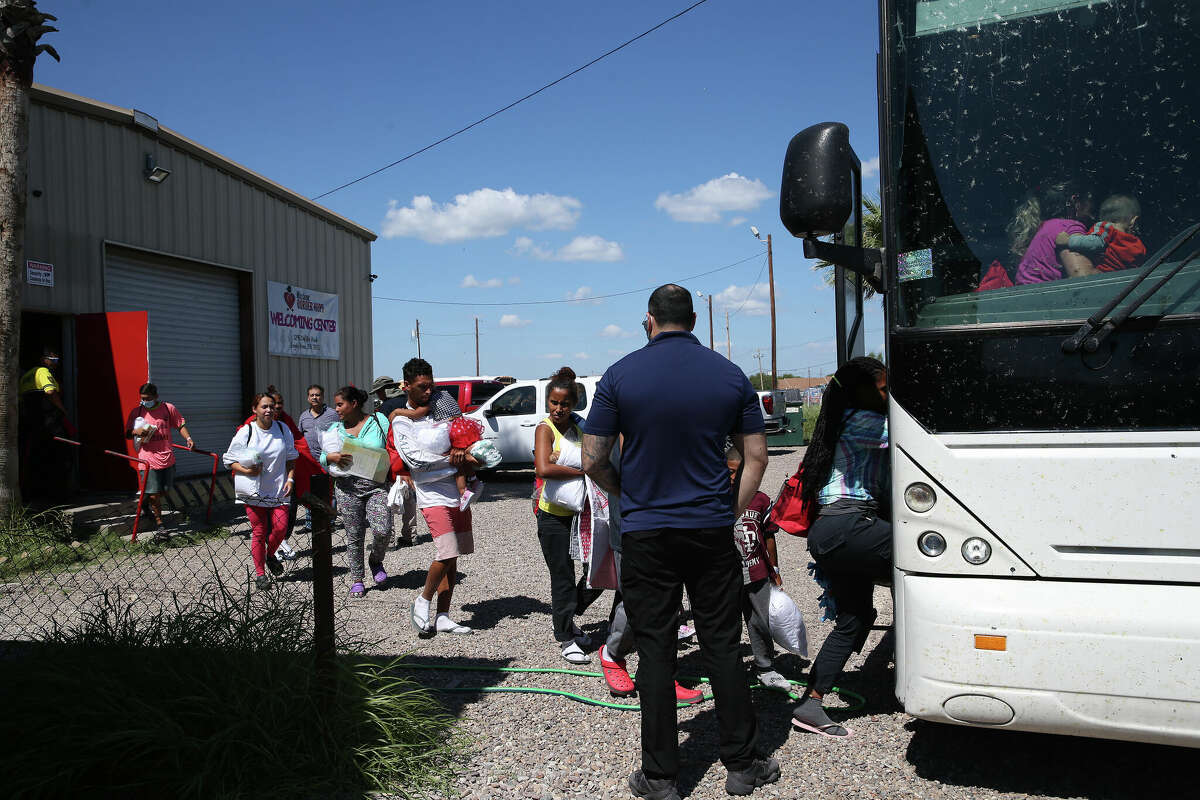 Texas busing of migrants to d c isnt having abbotts intended effect yet
