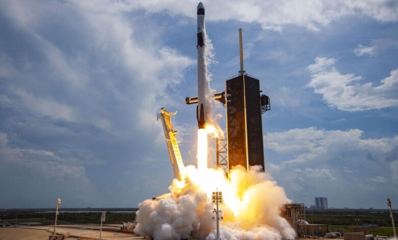 Space axiom crew spacex ax mission station international unveils special dragon nasa collectspace