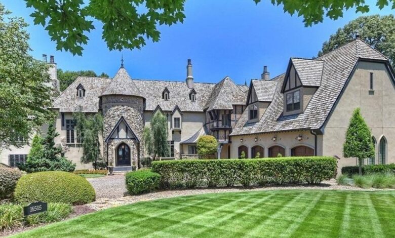 Goodman designed house in silver spring md lists for 829000