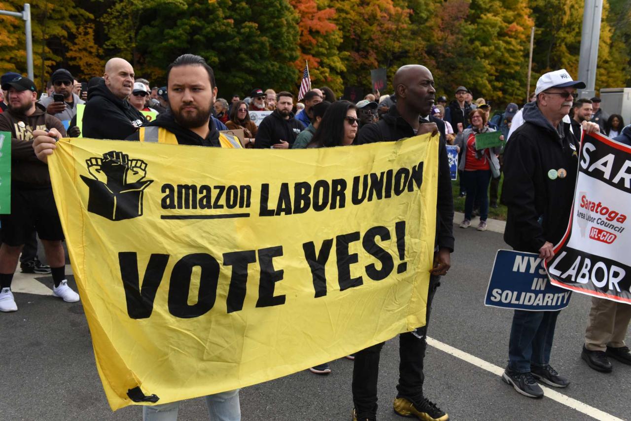 Rally staten unionization effort silive bloomfield amzon Worker led win at amazon warehouse could provide new labor playbook