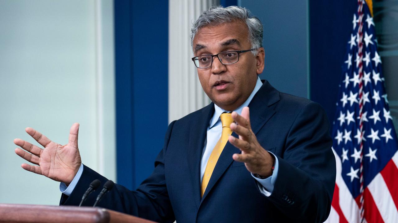 Lawmakers urge house to stay in session to pass vital ukraine aid