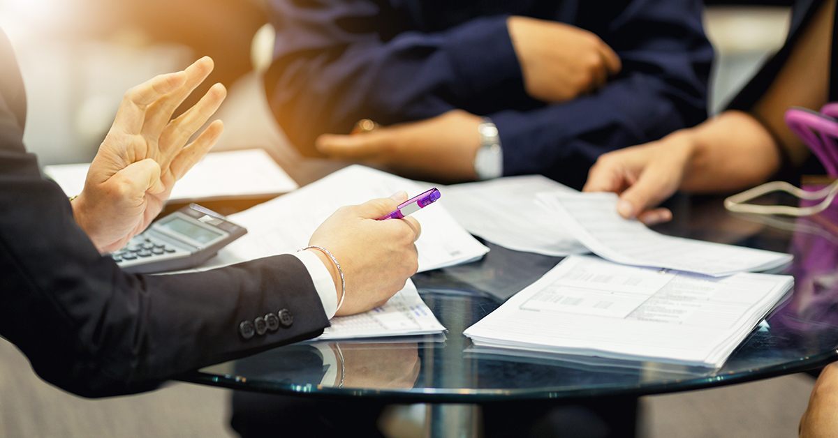 Why you shouldnt deal with insurance companies alone after an accident